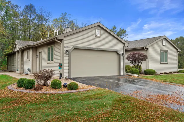 $445,900 | W175N8151 Robin Circle, Unit 1, Menomonee Falls, WI 53051