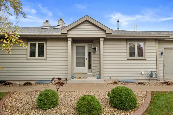 $445,900 | W175N8151 Robin Circle, Unit 1, Menomonee Falls, WI 53051