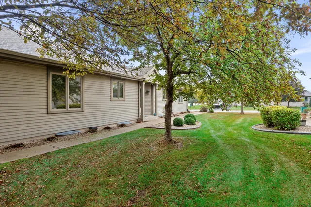 $445,900 | W175N8151 Robin Circle, Unit 1, Menomonee Falls, WI 53051