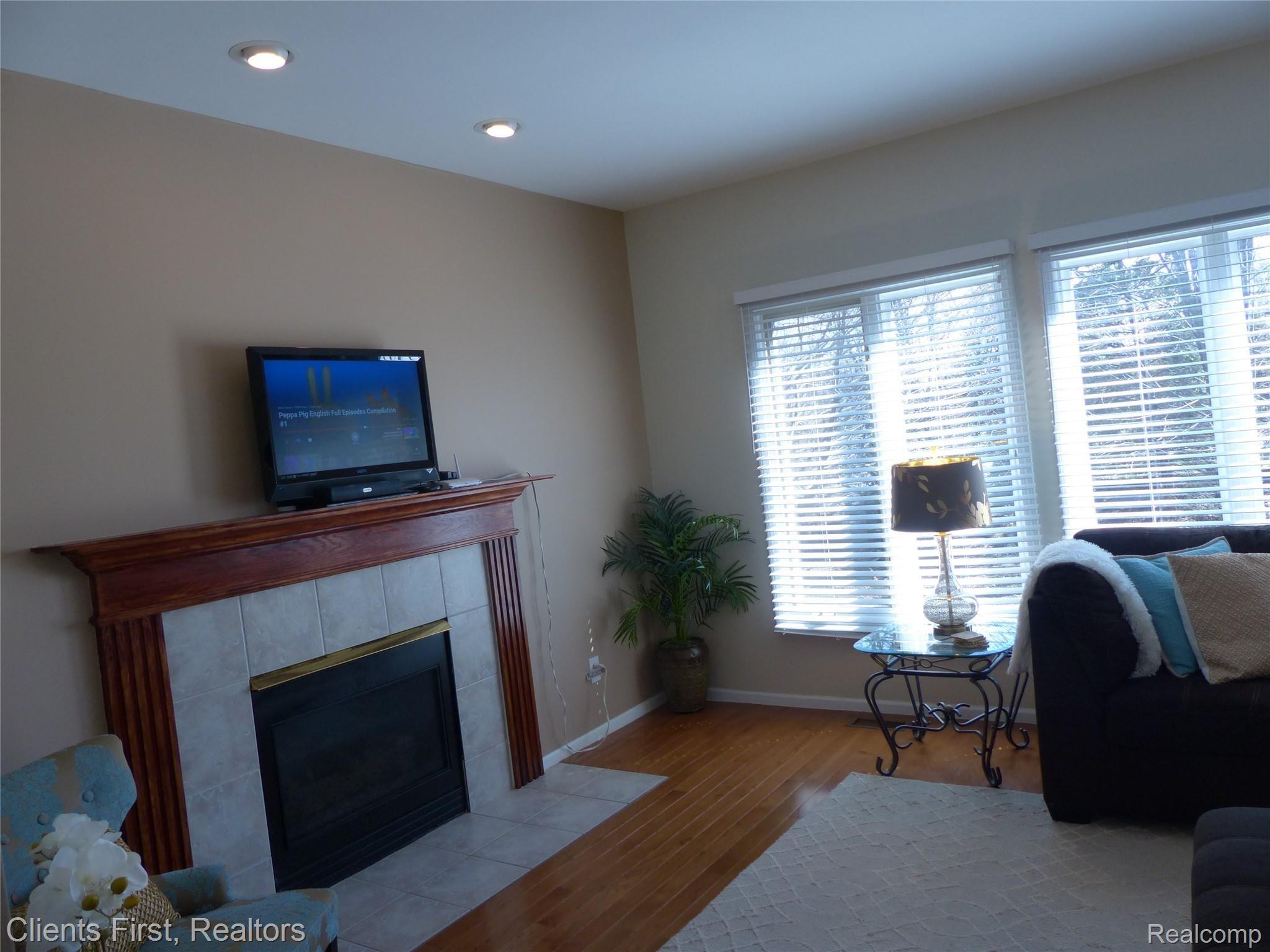 574 Seabrook Drive Rochester, MI 48307 - Photo 20 of 66 P1060389.JPG