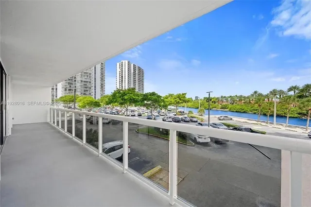 $3,300 | 20505 East Country Club Drive, Unit 231, Aventura, FL 33180