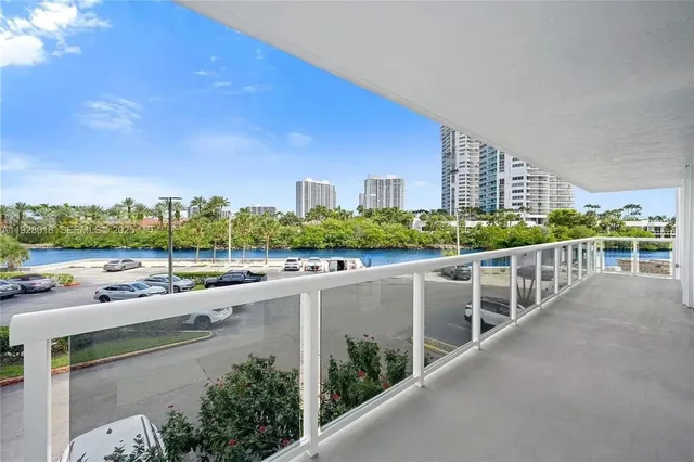 $3,300 | 20505 East Country Club Drive, Unit 231, Aventura, FL 33180