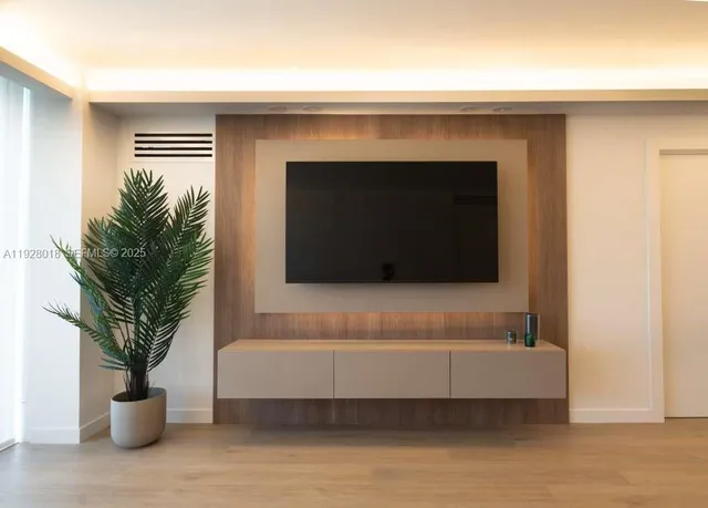 $3,300 | 20505 East Country Club Drive, Unit 231, Aventura, FL 33180