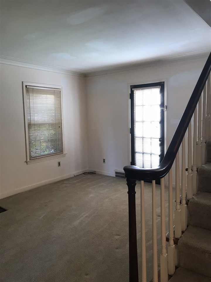 1349 Roslyn Road Grosse Pointe, MI 48236 - Photo 5 of 14 31363323-4.JPG