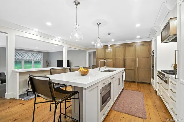 a view of a kitchen area