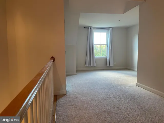 a view of empty room with window