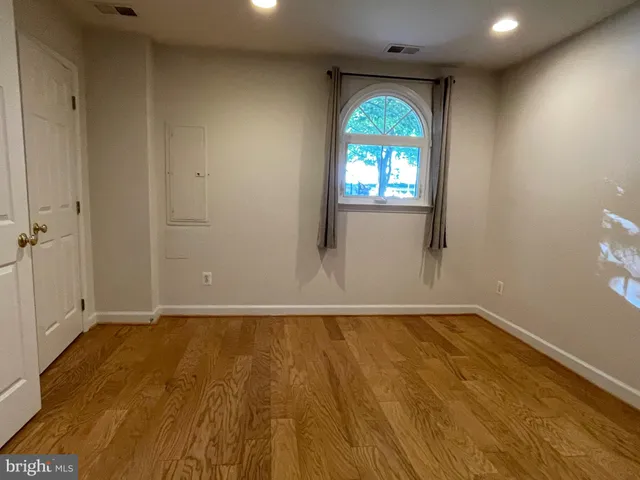 $5,550 | 650 9th Street Southwest, Washington, DC 20024