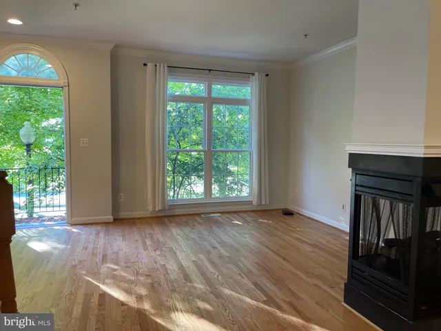 $5,550 | 650 9th Street Southwest, Washington, DC 20024