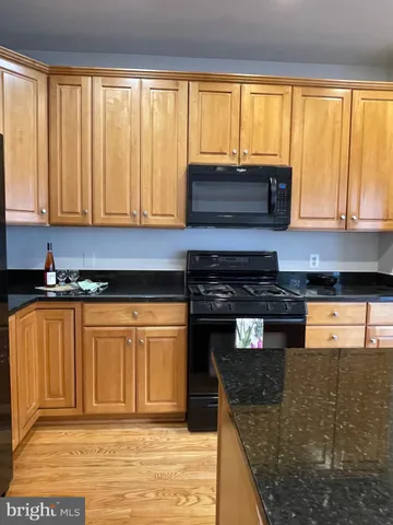 $5,550 | 650 9th Street Southwest, Washington, DC 20024