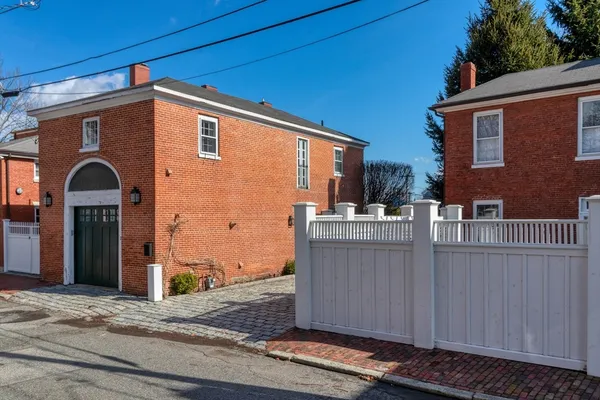 $3,000 | 2 Oliver Street, Unit C, Salem, MA 01970