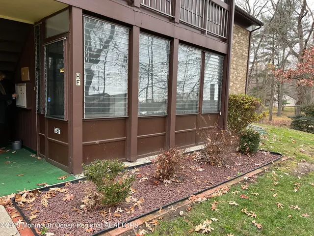 $1,950 | 136 Amberly Drive, Unit F, Manalapan, NJ 07726