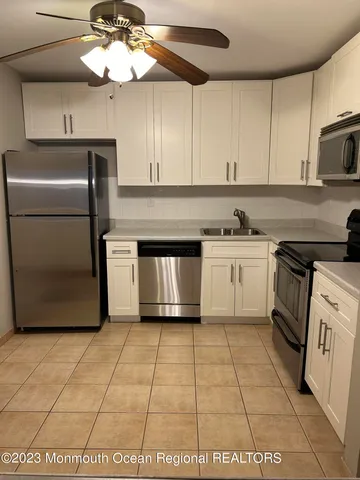 $1,950 | 136 Amberly Drive, Unit F, Manalapan, NJ 07726