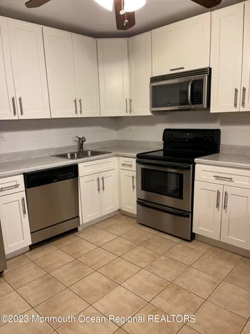 $1,950 | 136 Amberly Drive, Unit F, Manalapan, NJ 07726