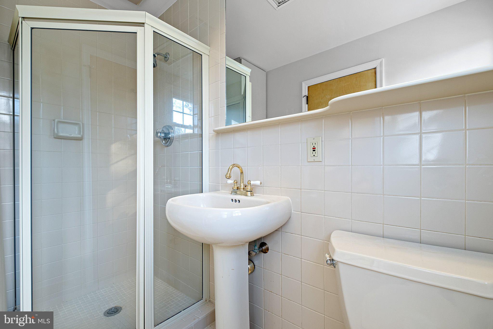 2409 Sweet Briar Road Wilmington, DE 19810 - Photo 25 of 36 Primary Bathroom