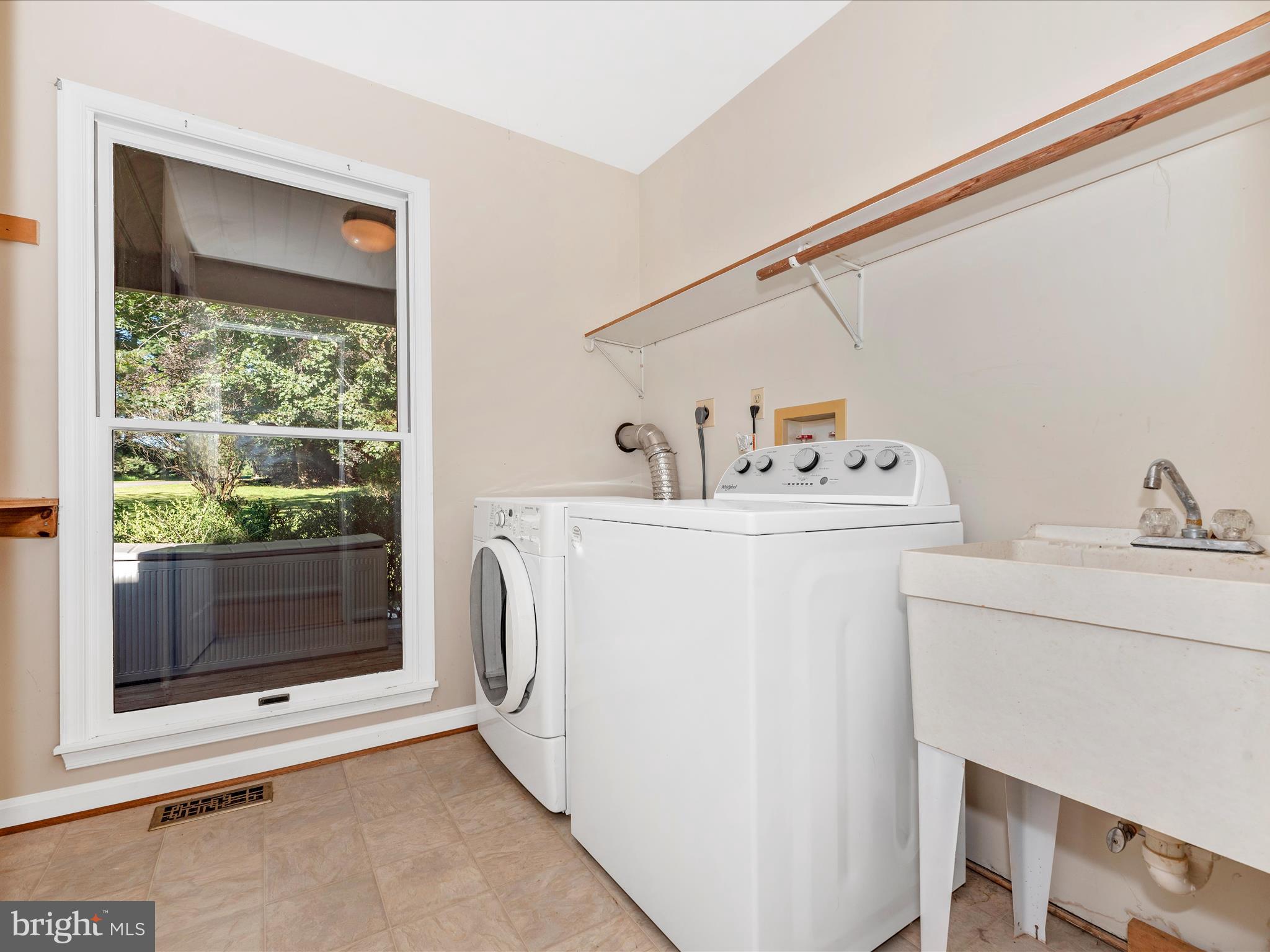 5169 Perry Road Mount Airy, MD 21771 - Photo 24 of 60 Main Level Laundry Room
