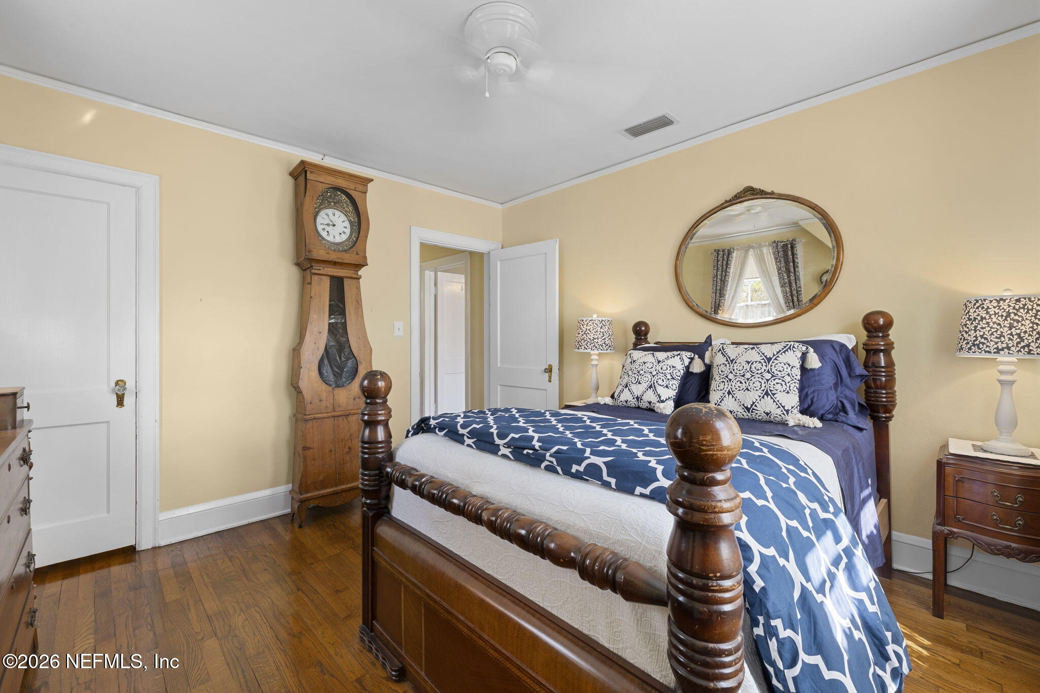 1127 Riviera Street Jacksonville, FL 32207 - Photo 33 of 40 a living room with furniture