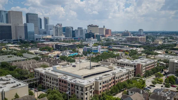 $2,125 | 400 McGowen Street, Unit 2110, Houston, TX 77006