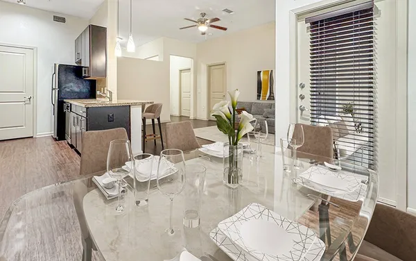 $2,125 | 400 McGowen Street, Unit 2110, Houston, TX 77006