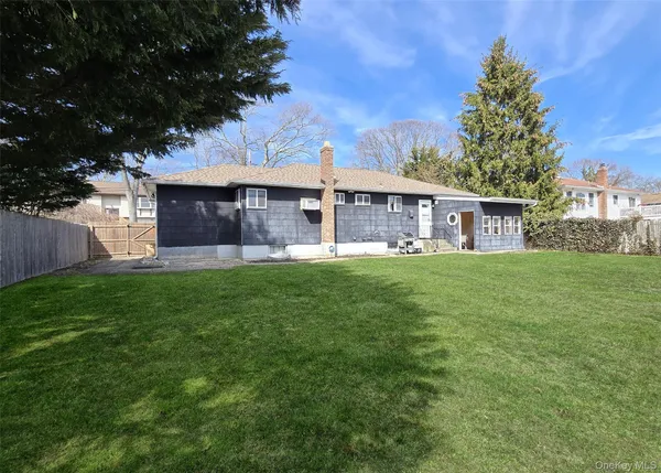 $599,999 | 174 Shelby Avenue, Holbrook, NY 11741