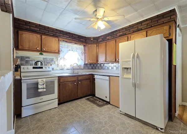 $599,999 | 174 Shelby Avenue, Holbrook, NY 11741