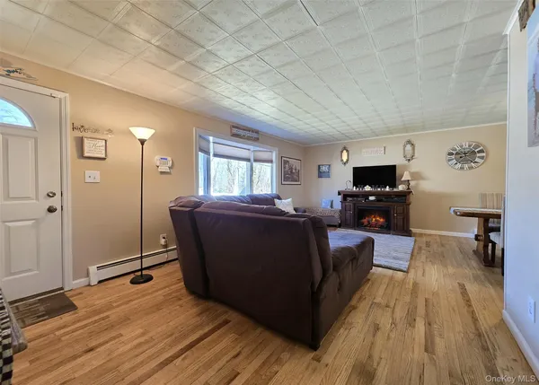 $599,999 | 174 Shelby Avenue, Holbrook, NY 11741