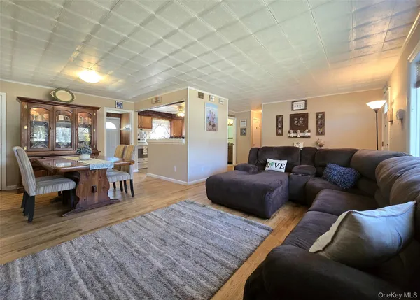 $599,999 | 174 Shelby Avenue, Holbrook, NY 11741