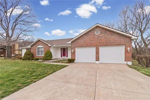 $390,000 | 308 West Dauxville Drive, Richmond, MO 64085