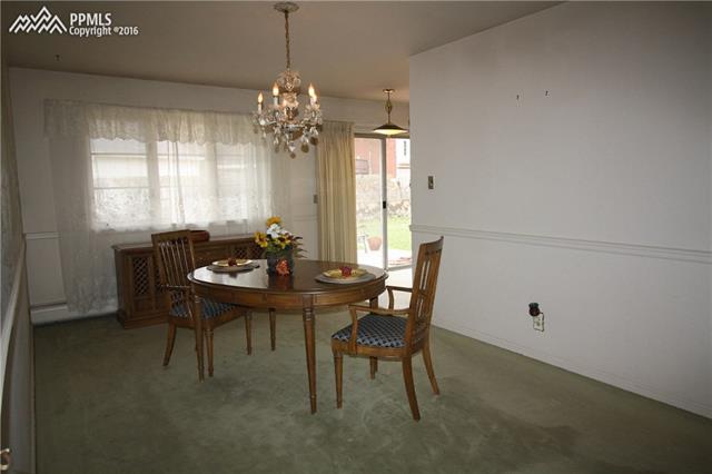 1305 West Cheyenne Road Colorado Springs, CO 80906 - Photo 15 of 29 Large Bright Dining Room!