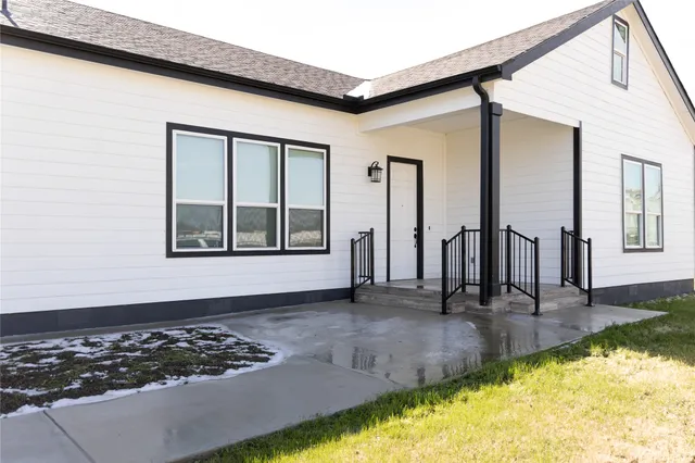 $354,000 | 300 East Front Street, Thorndale, TX 76577