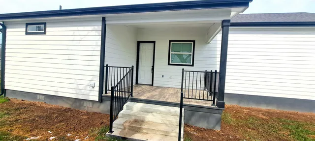 $354,000 | 300 East Front Street, Thorndale, TX 76577