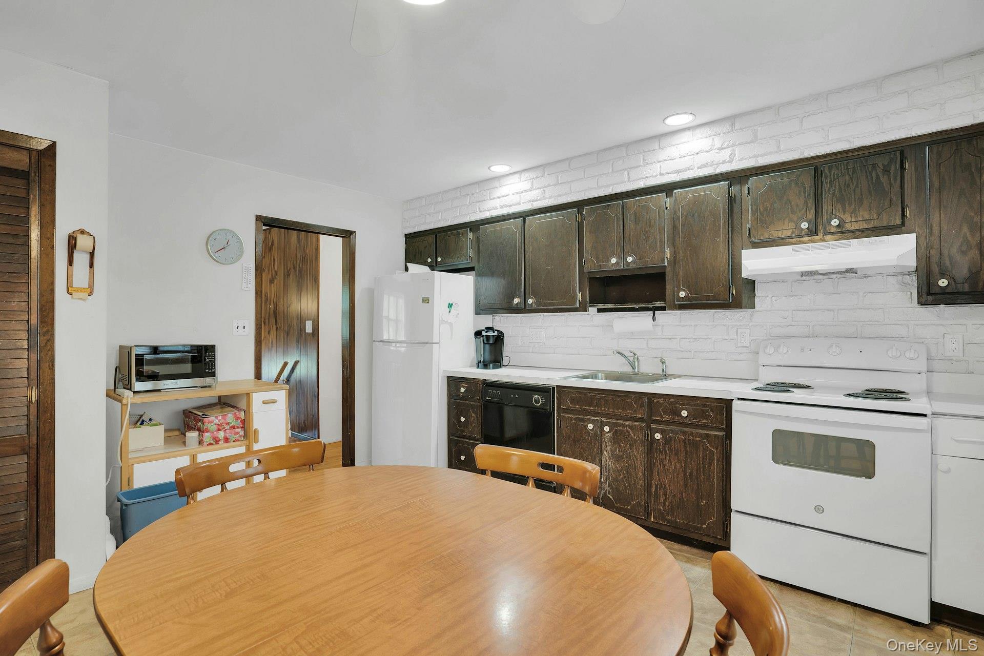 111 Daly Road East Northport, NY 11731 - Photo 16 of 38 Room for a table.