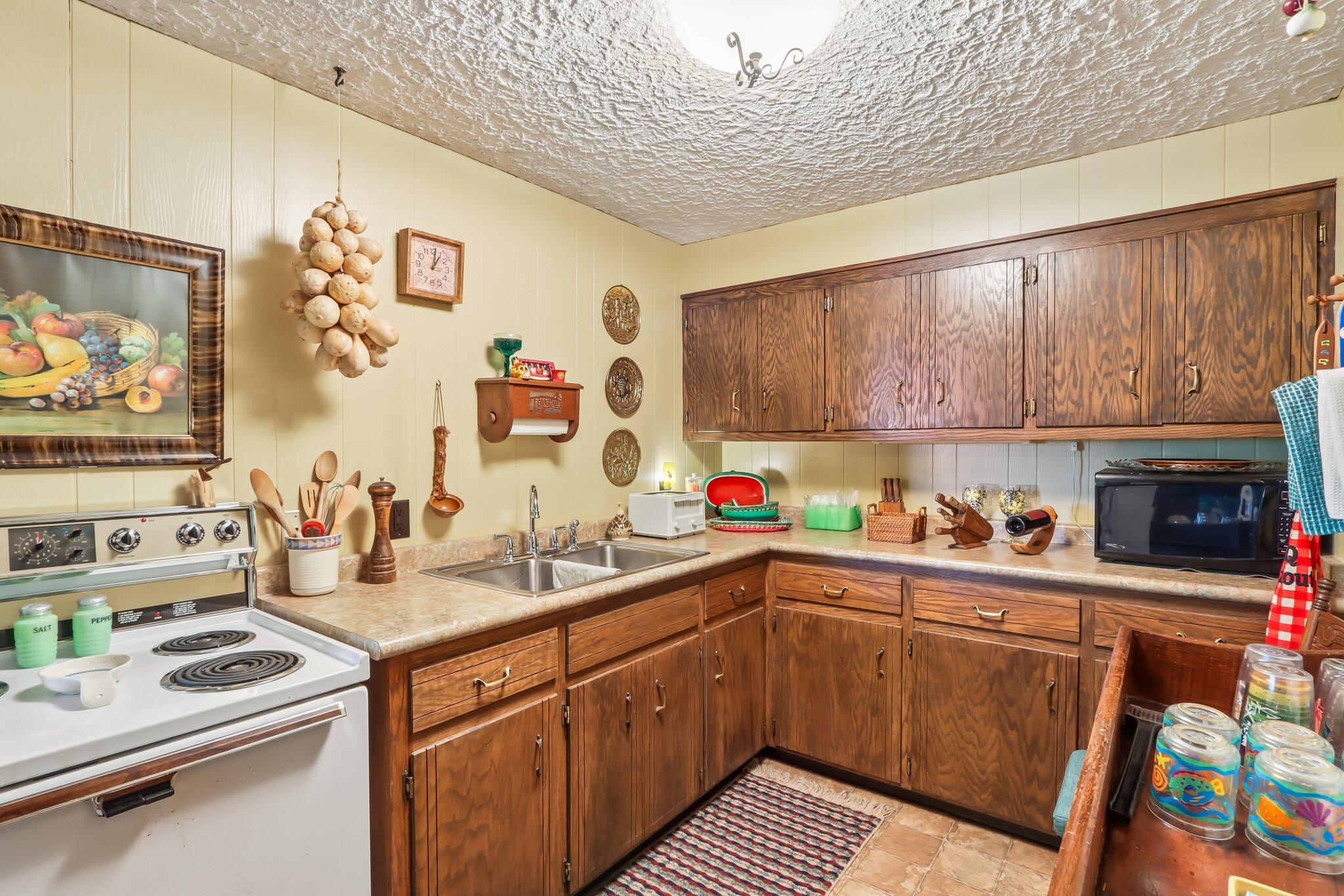 W322N6797 Wildwood Point Road Merton, WI 53029 - Photo 52 of 75 Lower level kitchen