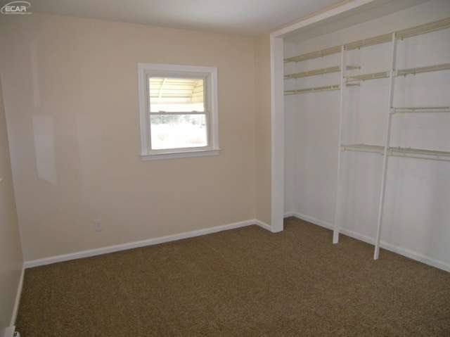 1134 South Genesee Road Burton, MI 48509 - Photo 6 of 11 20459060-5.JPG