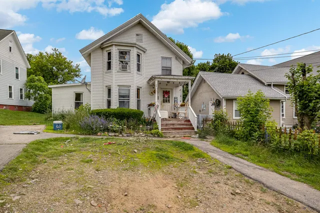 $350,000 | 8 Myrtle Street, Somersworth, NH 03878