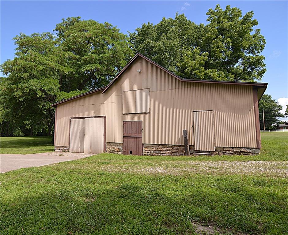 13905 Leavenworth Road Basehor, KS 66007 - Photo 32 of 39