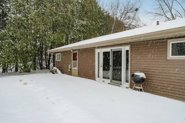 $499,900 | 6770 Lee Harbor Lane, Black Wolf, WI 54902