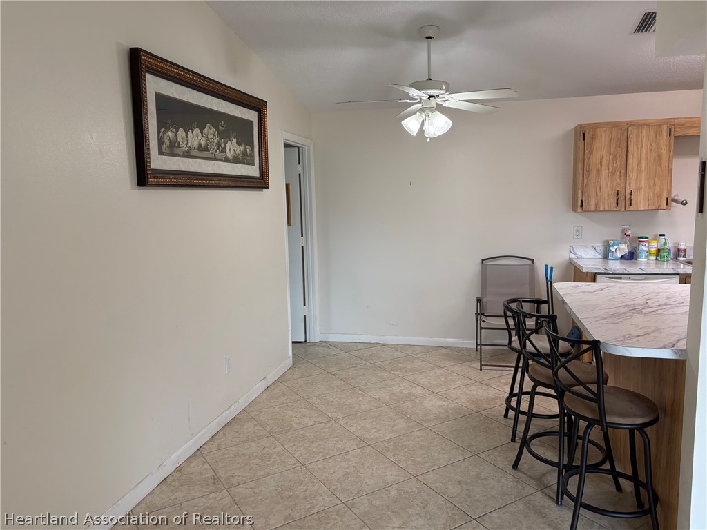 3913 Ferrari Drive Sebring, FL 33872 - Photo 6 of 20 a workspace with furniture and lamp