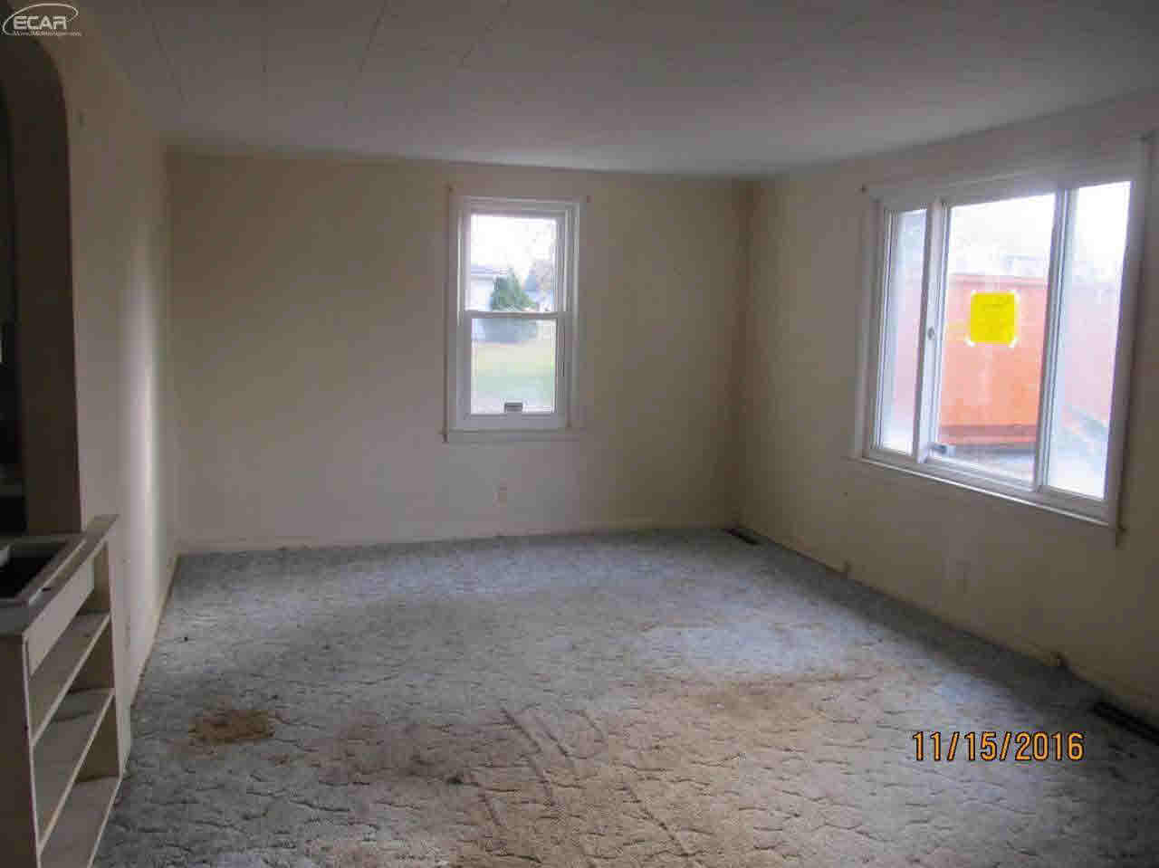 4195 Risedorph Street Burton, MI 48509 - Photo 6 of 16 21247121-5.JPG