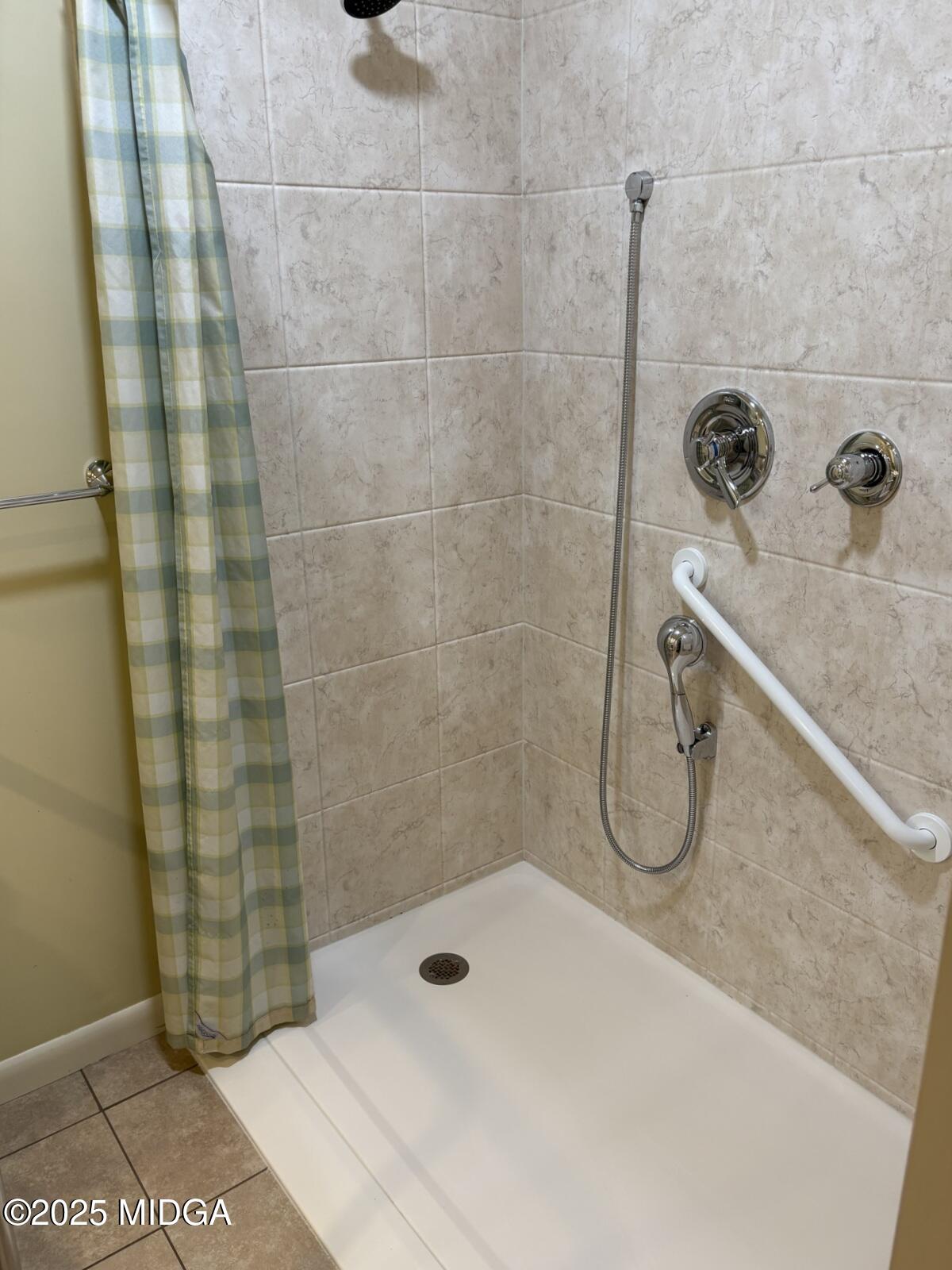 161 Ten Knolls Drive Macon, GA 31210 - Photo 15 of 21 a bathroom with a shower
