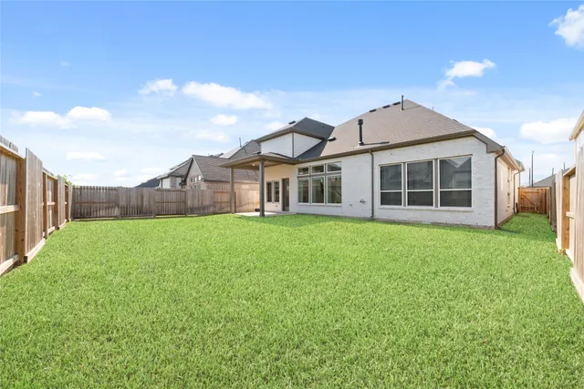 a view of a house with backyard and porch