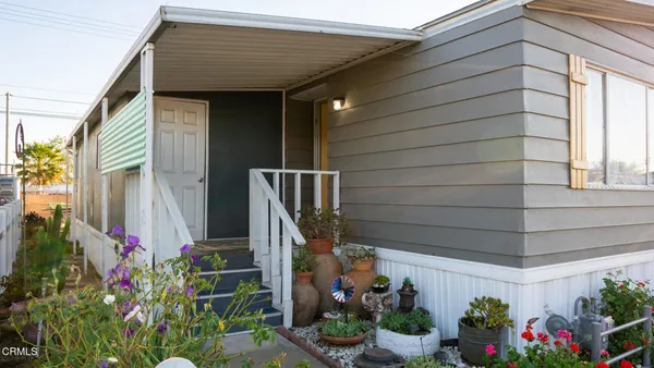 $225,000 | 280 Columbia Place, Unit 48, Oxnard, CA 93033