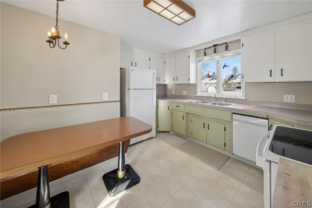 $229,900 | 106 West Dauenhauer Street, Manlius, NY 13057