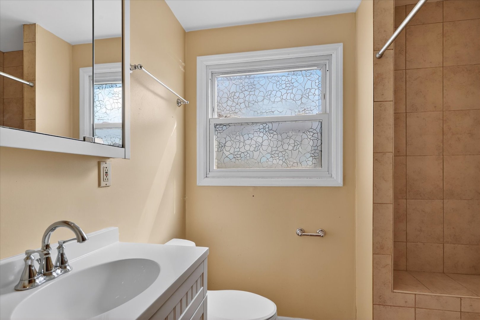 14911 Page Avenue Harvey, IL 60426 - Photo 18 of 35 a bathroom with a sink and a toilet