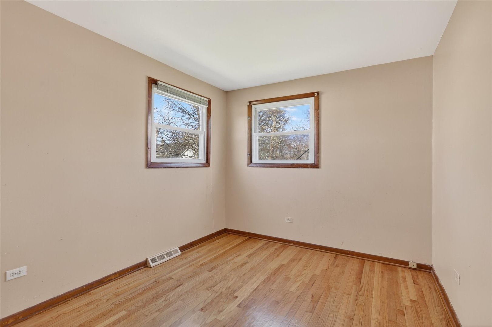 14911 Page Avenue Harvey, IL 60426 - Photo 21 of 35 a view of a room with wooden floor and window