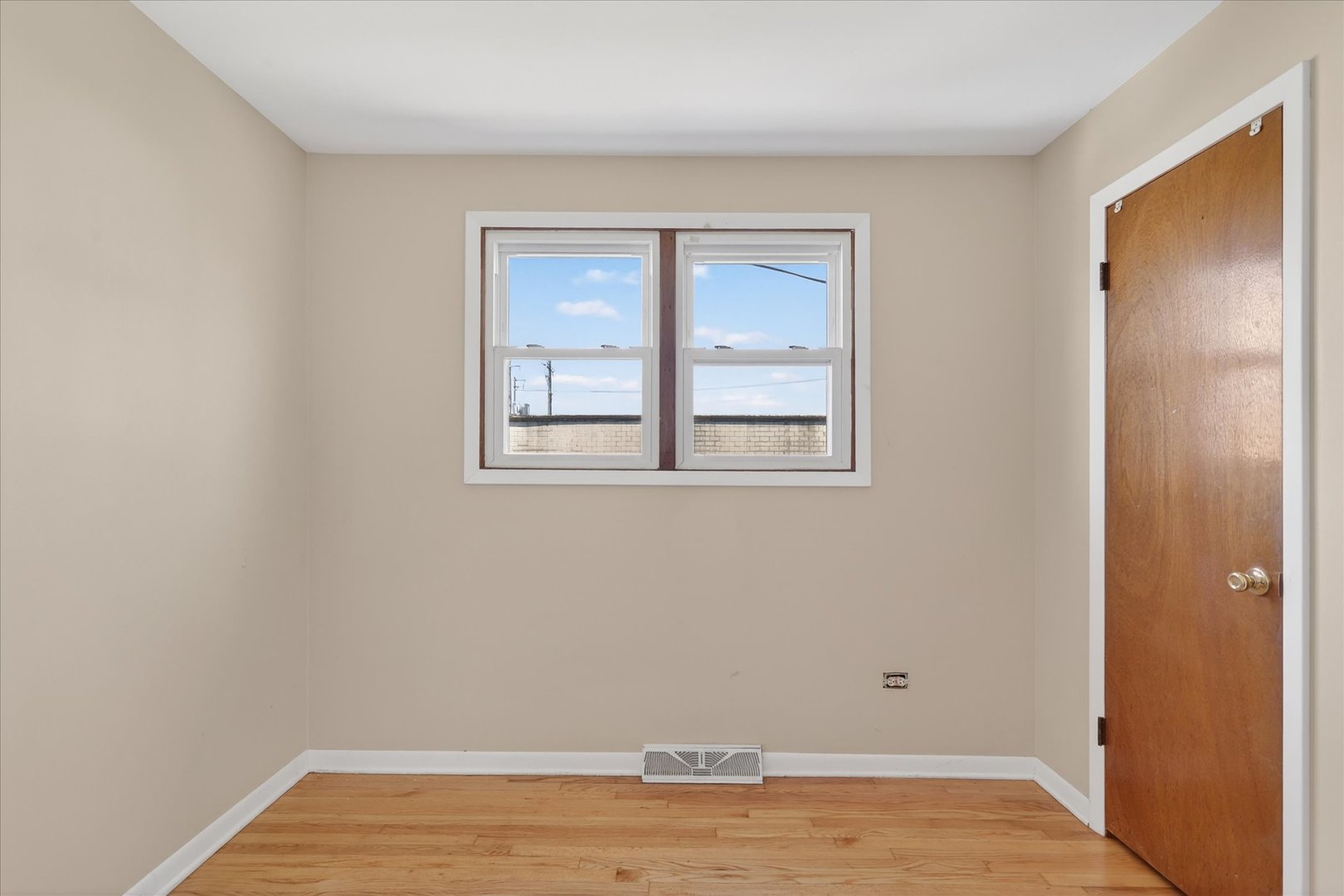 14911 Page Avenue Harvey, IL 60426 - Photo 23 of 35 a view of empty room with wooden floor and fan