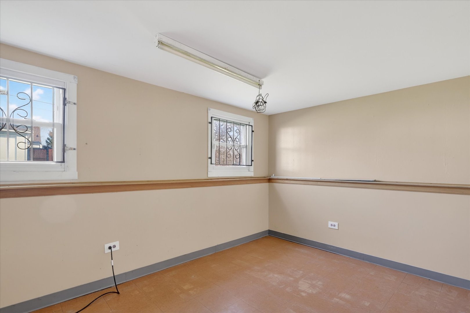 14911 Page Avenue Harvey, IL 60426 - Photo 27 of 35 a view of an empty room with windows