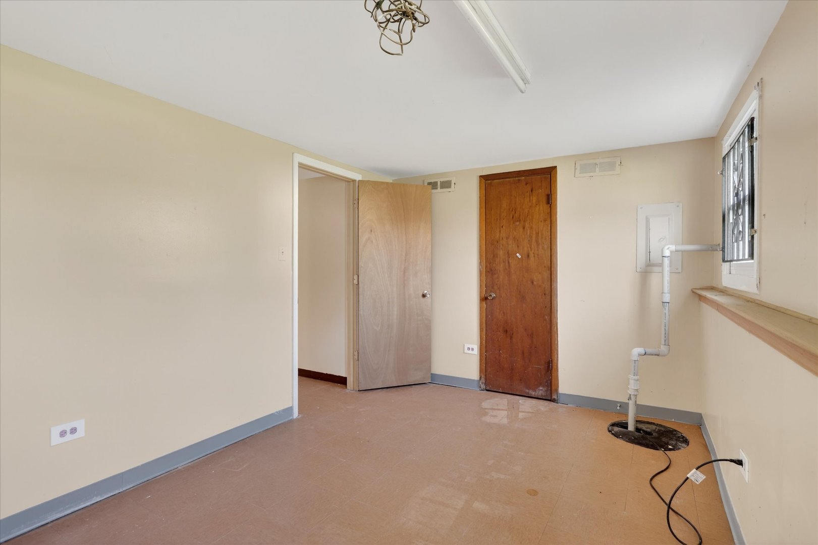 14911 Page Avenue Harvey, IL 60426 - Photo 29 of 35 a view of an empty room