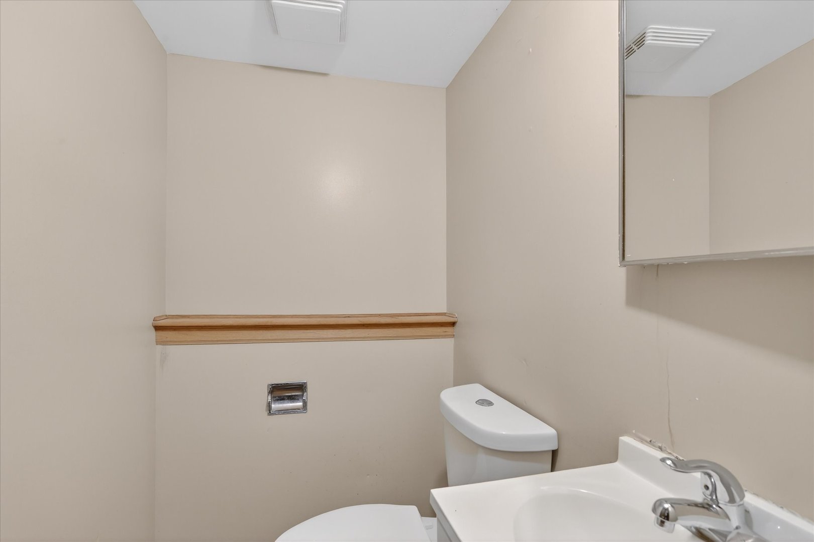 14911 Page Avenue Harvey, IL 60426 - Photo 30 of 35 a bathroom with a toilet
