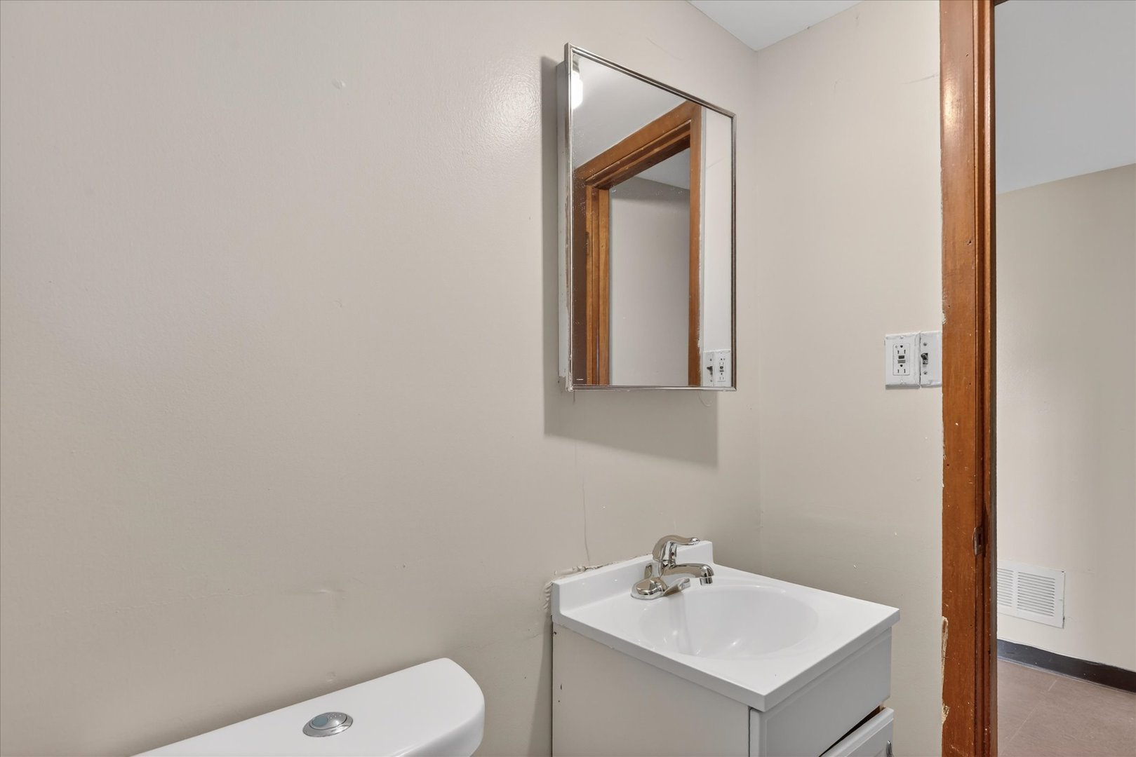 14911 Page Avenue Harvey, IL 60426 - Photo 31 of 35 a bathroom with a toilet a sink and mirror
