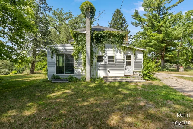 $340,000 | 1170 Indian Lakes Road Northwest, Sparta, MI 49345